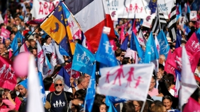 La Manif pour tous s'oppose &agrave; Macron