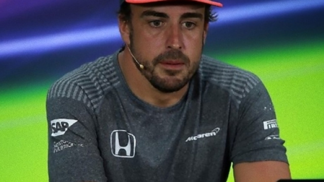 Lutto per il pilota Fernando Alonso.