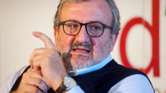 Michele Emiliano attacca Renzi alla vigilia delle Primarie PD (Foto: panorama.it)