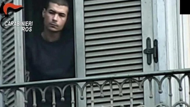 Mouner El Aoual, marocchino arrestato a Torino preparava attentati in Italia e sul Web addestrava 12 mila aspiranti combattenti. Foto: carabinieri.