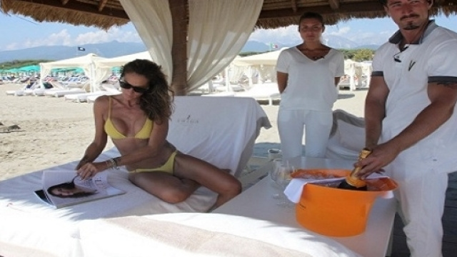 Noleggiare una tenda sahariana al Twiga costa fino a 400 euro al giorno. - Foto da Il Tirreno