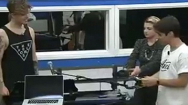 Stash ha donato una canzone a Mike Bird