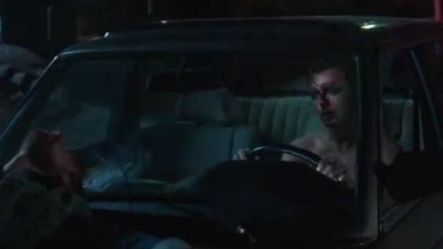 Theo Hutchcraft nella scena iniziale del video di "Beautiful Ones" degli Hurts