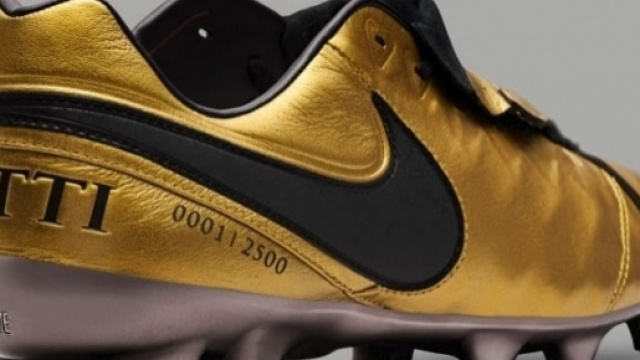 Totti-Nike: Tiempo Totti X Roma in edizione limitata, disponibili solo 2500 pezzi a partire da oggi.