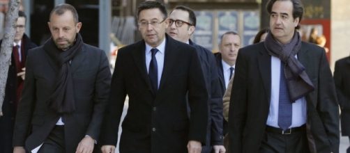 Copa del Rey: Neymar, que firm&oacute; aut&oacute;grafos y pos&oacute; ante la ... - elconfidencial.com