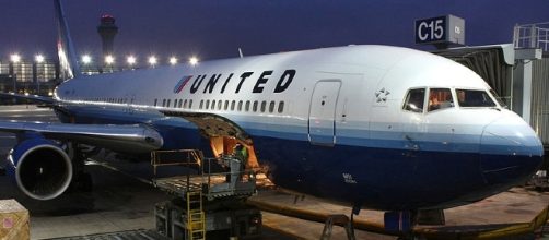 United Airlines plane at Chicago O'Hare. - Lasse Fuss/Wikimedia Commons