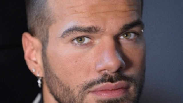 Claudio Sona annuncia di voler denunciare un detrattore