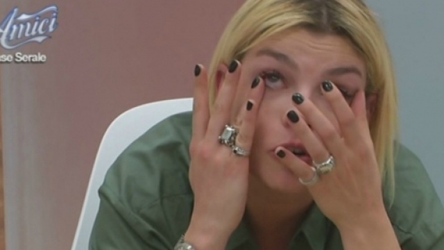 #EmmaMarrone si sfoga in un pianto liberatorio ad #Amici16. #BlastingNews
