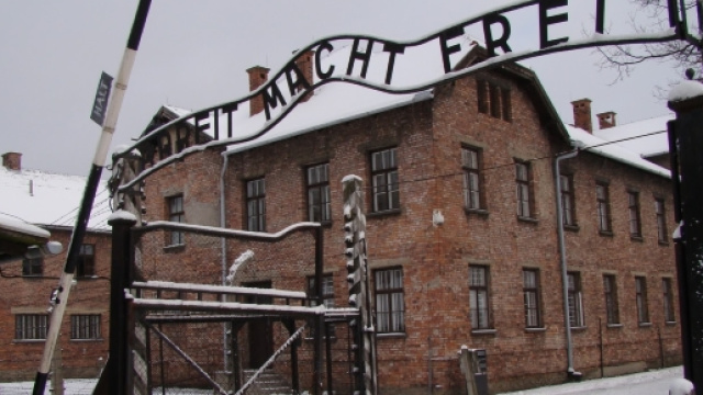 I cancelli di Auschwitz, il pi&ugrave; tristemente celebre tra i campi di sterminio nazisti