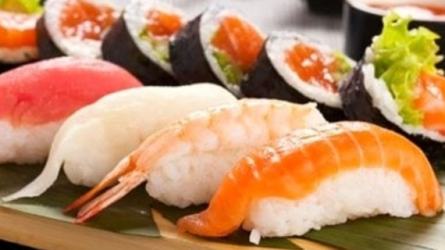 Il Sushi &egrave; servito crudo. Se il pesce non &egrave; fresco, pu&ograve; causare problemi.