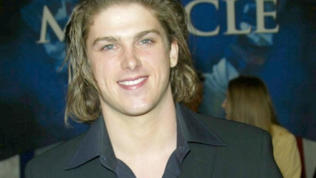 L'attore Michael Mantenuto alla premiere di Miracle (Credits: Variety)