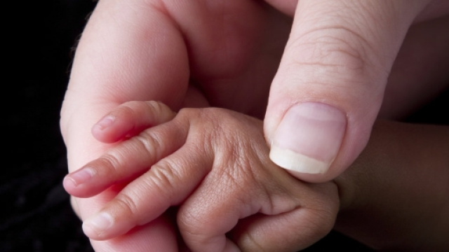 Neonata comprata per 20mila euro, poi rifiutata perch&egrave; scura di pelle - huffingtonpost.it