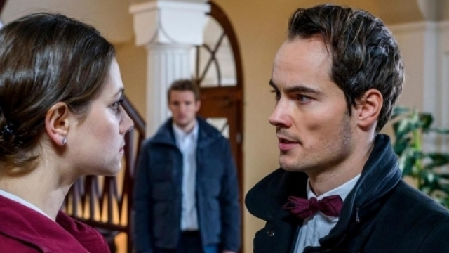 Tina mentre discute con David.