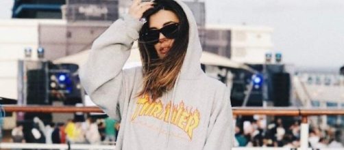 La 'influencer' Dulceida, abucheada y humillada encima del ... - gonzoo.com