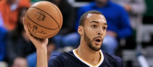 Rudy Gobert and the Jazz will try to stave off elimination on Friday night against the Clippers. [Image via Blasting News image library/inquisitr.com]