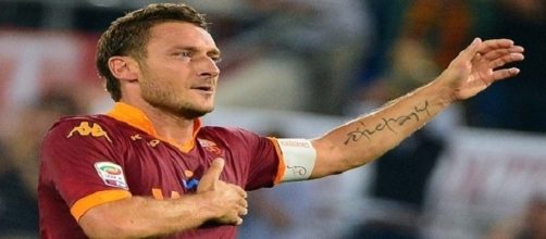 Totti tiene el r&eacute;cord de m&aacute;s temporadas jugadas en la Roma. Foto: google
