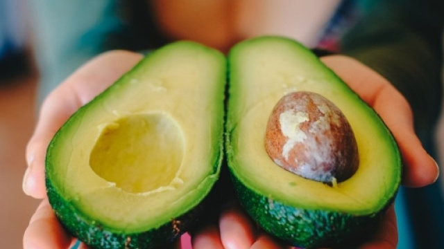 Avocado e sindrome metabolica. Abbassa colesterolo, pressione e glicemia pancialeggera.com