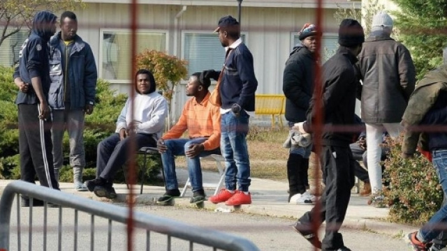 Carenze igieniche e documenti falsi, sequestrati due centri per accoglienza migranti