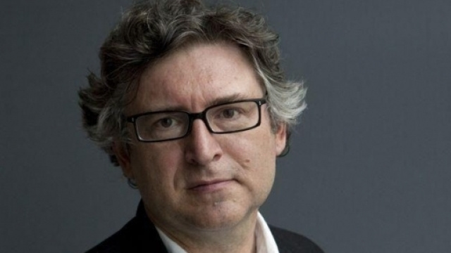 Il filosofo Michel Onfray bolla Macron come candidato del capitale, ma se la prende anche con Hollande e Fillon!