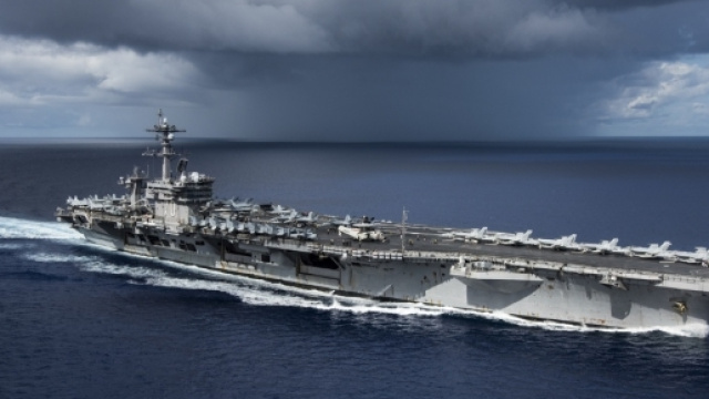 La portaerei Carl Vinson in un'immagine scattata pochi giorni fa nel Mare delle Filippine