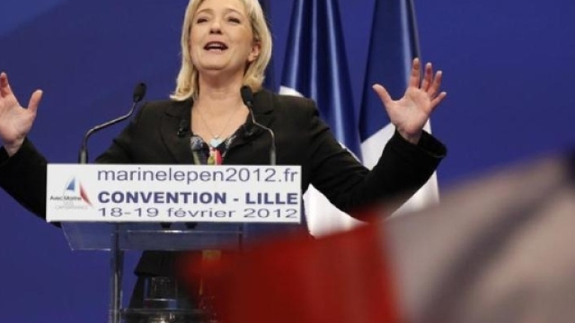 Marine Le Pen va mettre fin au suspense sur ses signatures - bfmtv.com