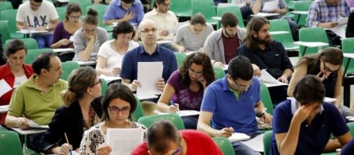 Educaci&oacute;n prepara unas oposiciones con un 6 % menos de plazas que ... - lavozdegalicia.es