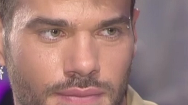 Claudio Sona a Verissimo fa affermazioni non gradite ai fans