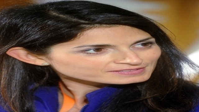 Farmacap: Virginia Raggi licenzia Simona Laing