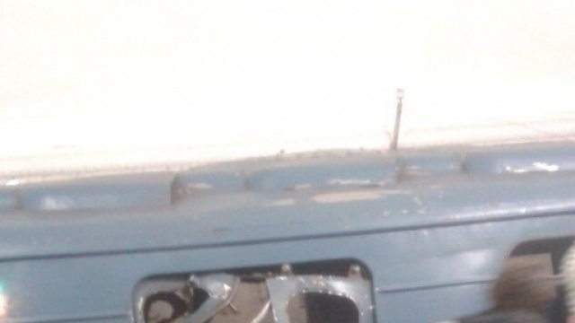 Il vagone sventrato a seguito dell'esplosione