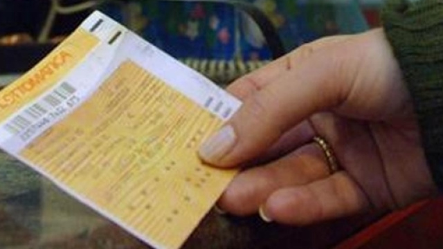 Non paga il bollo auto ed il debito passa agli eredi