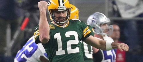 Aaron Rodgers goes on date with 'Baywatch' actress Kelly Rohrbach ... - sportingnews.com