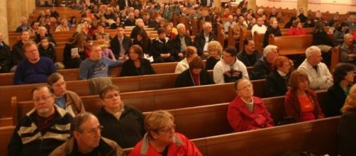 Empty church pews - Photo: Blasting News Library - keywordsuggests.com