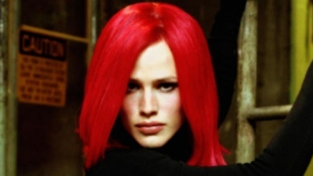 Alias con Jennifer Garner nel ruolo di Sydney Bristow - immagine tratta da hollywood.com