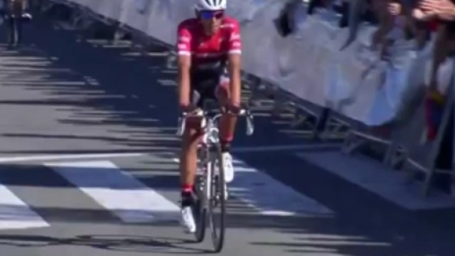 Alberto Contador al traguardo della prima tappa della Vuelta Paesi Baschi