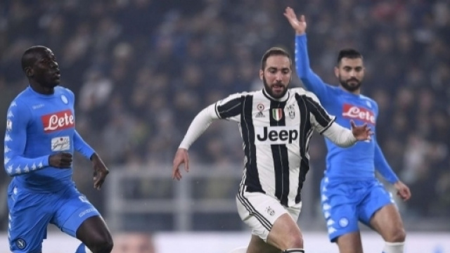 In primo piano Gonzalo Higuain, grande ex della gara