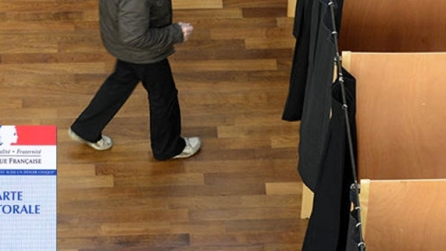 Le dernier sondage Cevipof-Le Monde publi&eacute; ce 4 avril confirme le poids des ind&eacute;cis et abstentionnistes