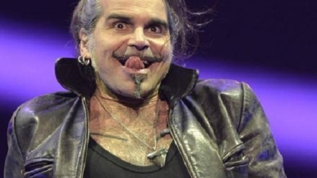 Piero Pel&ugrave; denunciato da un fan