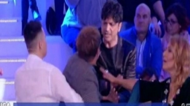 Tensione alle stelle a Domenica Live tra Filippo Facci e l'avvocato di Cicciolina