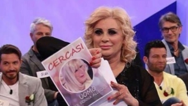 Tina Cipollari criticata dal pubblico di Uomini e Donne: "Basta ... - igossip.it