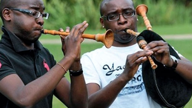 Yannick Martin et son fr&egrave;re sont devenus deux des plus c&eacute;l&egrave;bres sonneurs bretons, ce qui h&eacute;risse le site Breiz Atao