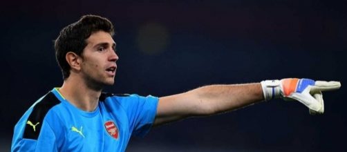 Emiliano Martinez declares his love for Arsenal after signing new ... - squawka.com