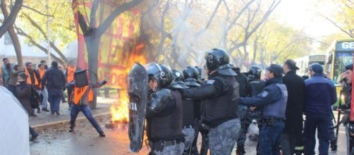 MACRILANDIA: 10 internados por represi&oacute;n policial en Mendoza. - blogspot.com