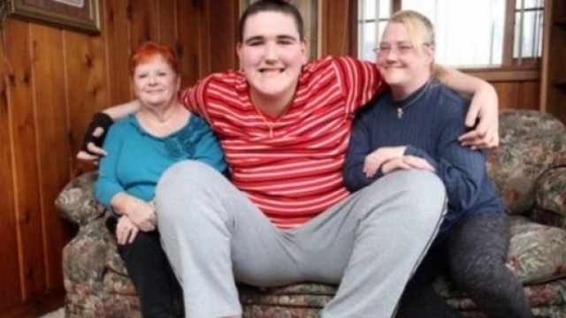 Broc Brown, 19 ans, mesure d&eacute;j&agrave; 2,47 m et continue de grandir !