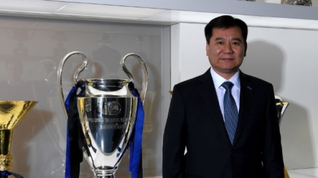 Calciomercato Inter, i tifosi lo scaricano, cessione vicina?