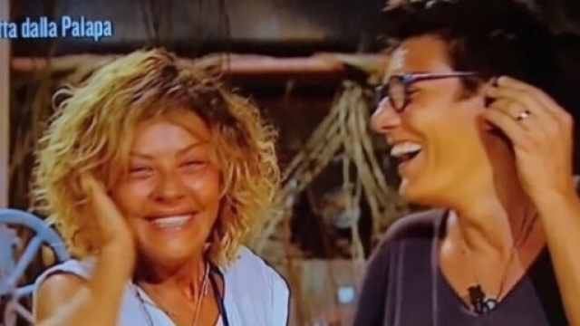 Eva Grimaldi e Imma Battaglia all'Isola dei famosi