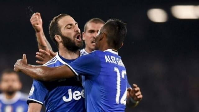 Higuain trascina la Juventus in finale.