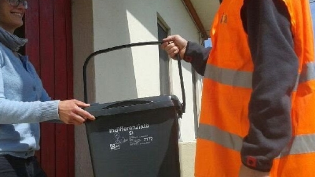 Legnano, pause caff&egrave; 'eterne': spazzini sospesi