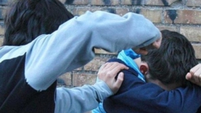 Ragazzo denudato in gita, i genitori difendono i bulli: "Era uno ... - ilgiornale.it