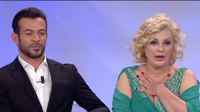 Un opinionista di Uomini e Donne &egrave; stato operato?