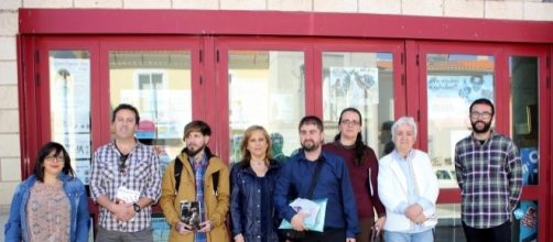 De derecha a izquierda: Jes&uacute;s Carnerero, Carmen Artoloyt&iacute;a, M. Esther Borrero, Antonio Picado, Mar de la Vega, &Aacute;lvaro Camacho, J.G. Perry e Isa Mayo